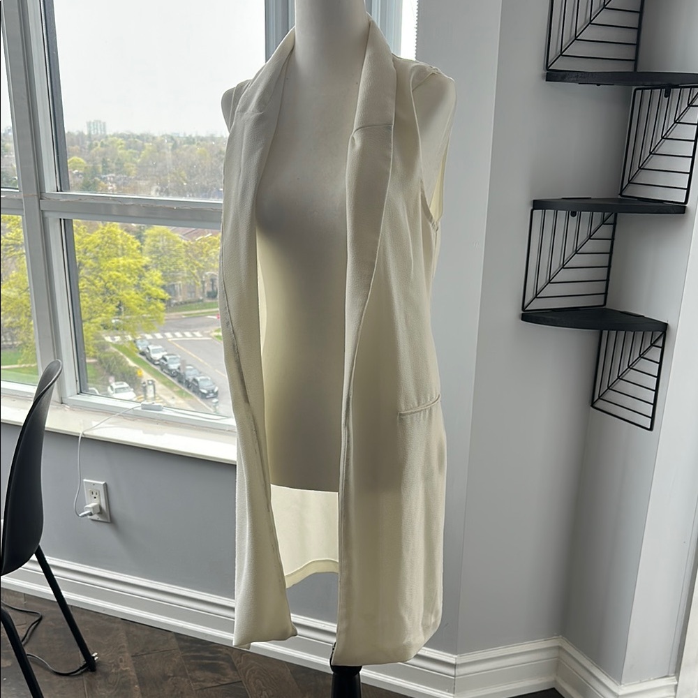 Chic Sleeveless Cream Vest